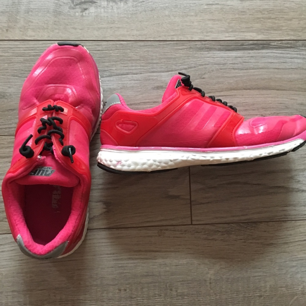 Hot pink/ black slip on tennis shoe Sz 6 or 4.5Y